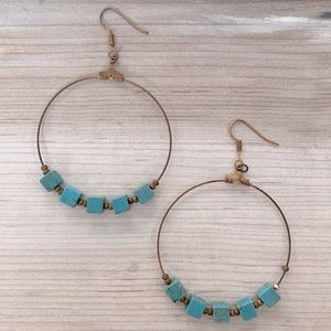 ❤️ Hoop earrings with turquoise bead detail